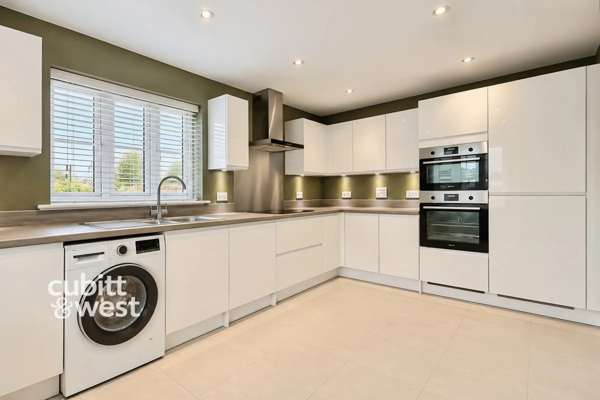 Boweries Road, Eastergate, PO20, photo 2