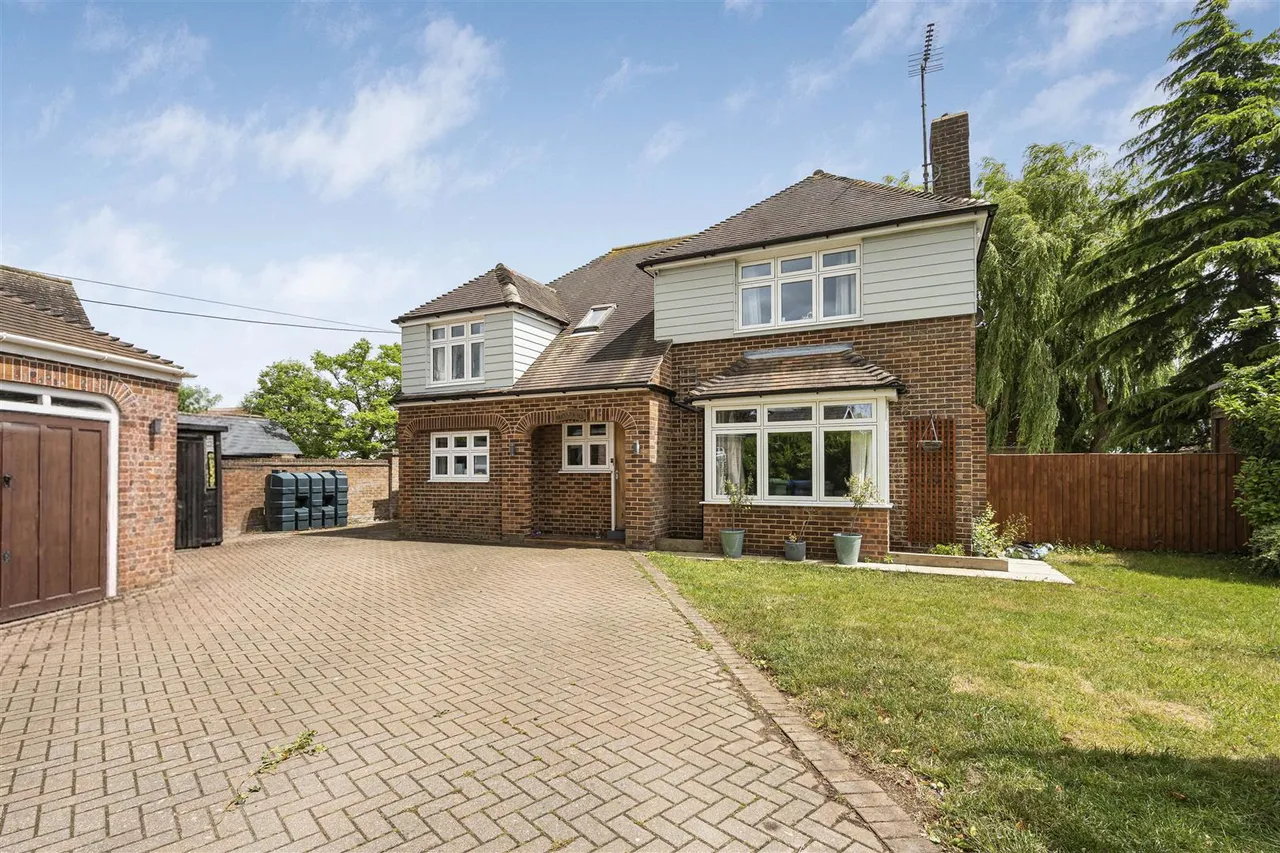 5 bed property for sale, Haverhill Road, Castle Camps, CB21