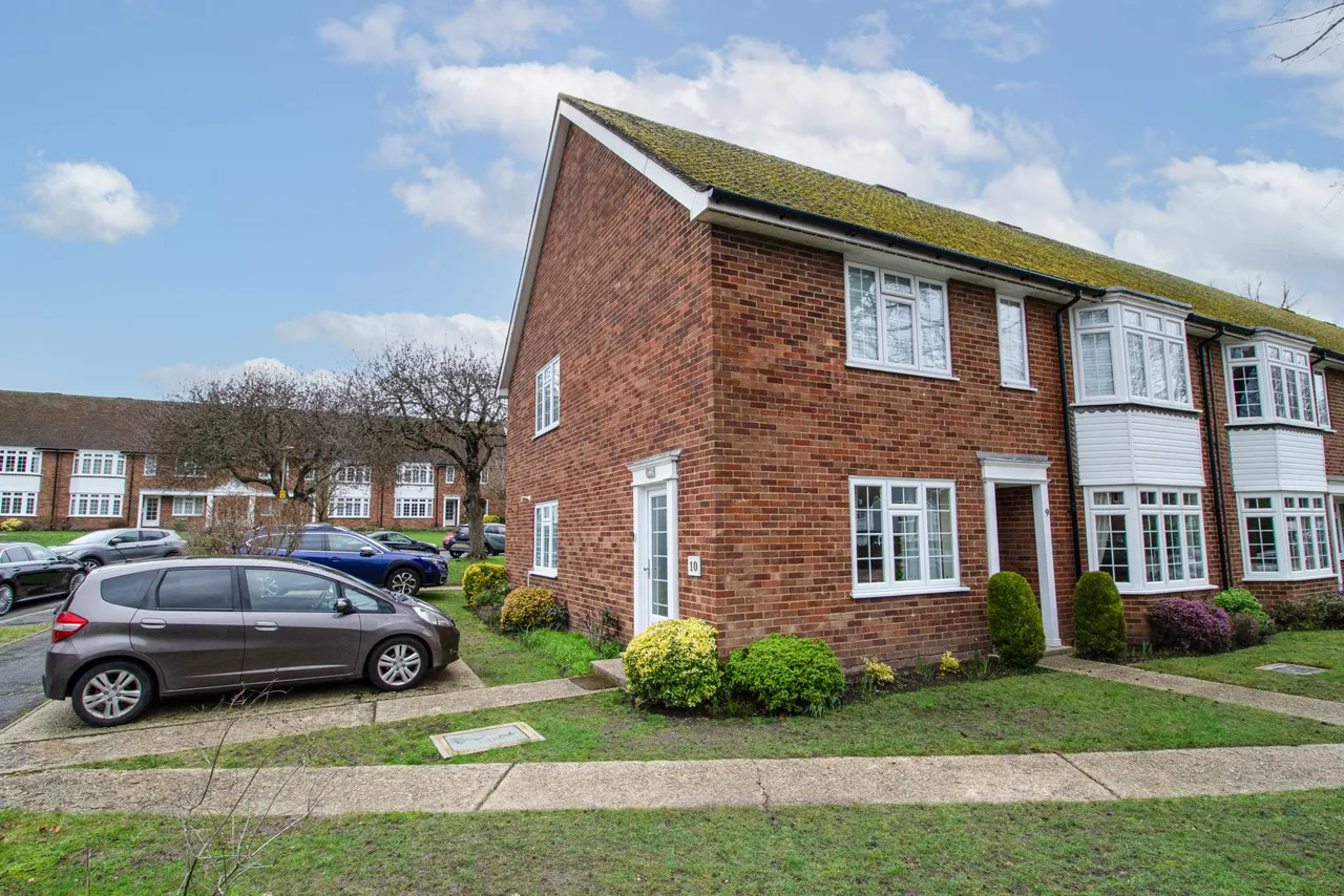 2 bed flat for sale — Cranbrook Court, Fleet, GU51 4QA