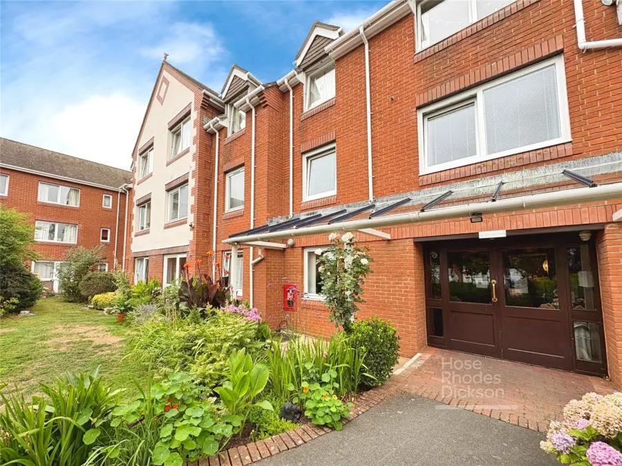 Crocker Street, Newport, PO30, photo 11