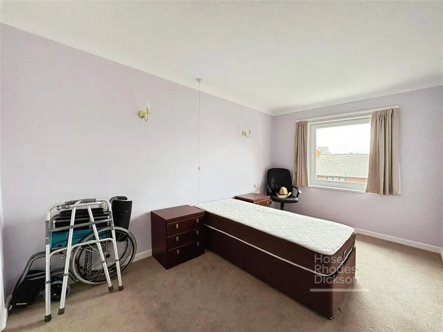 Crocker Street, Newport, PO30, photo 4