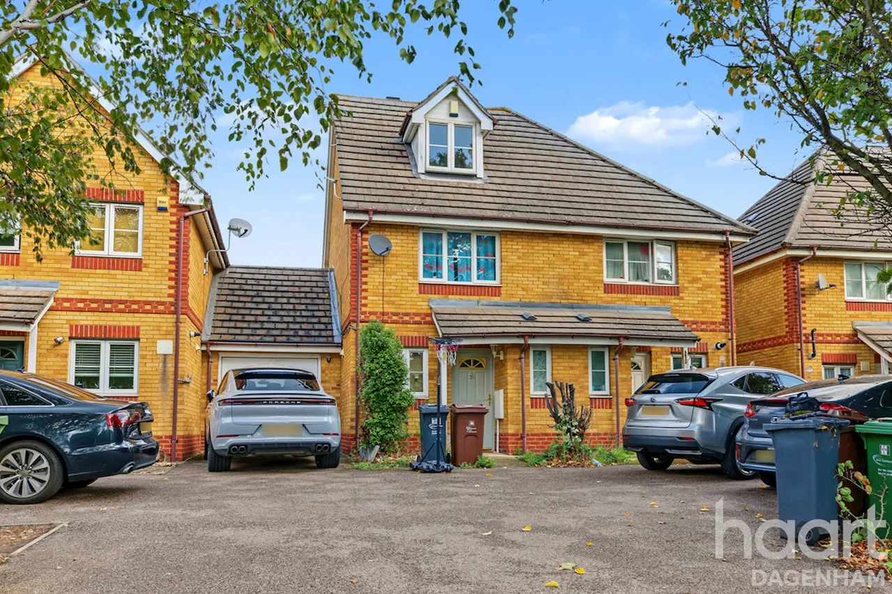 3 bed house for sale, Galleons Drive, Barking, IG11