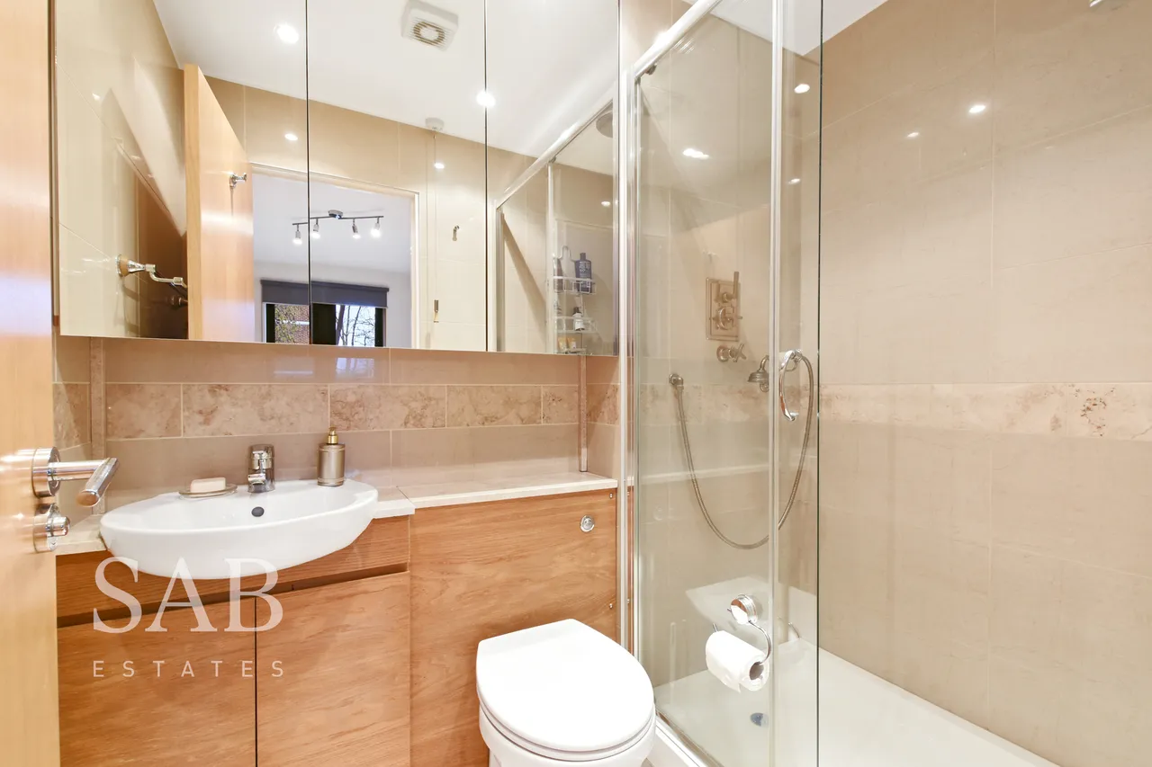 Greenford Road, UB6, photo 7