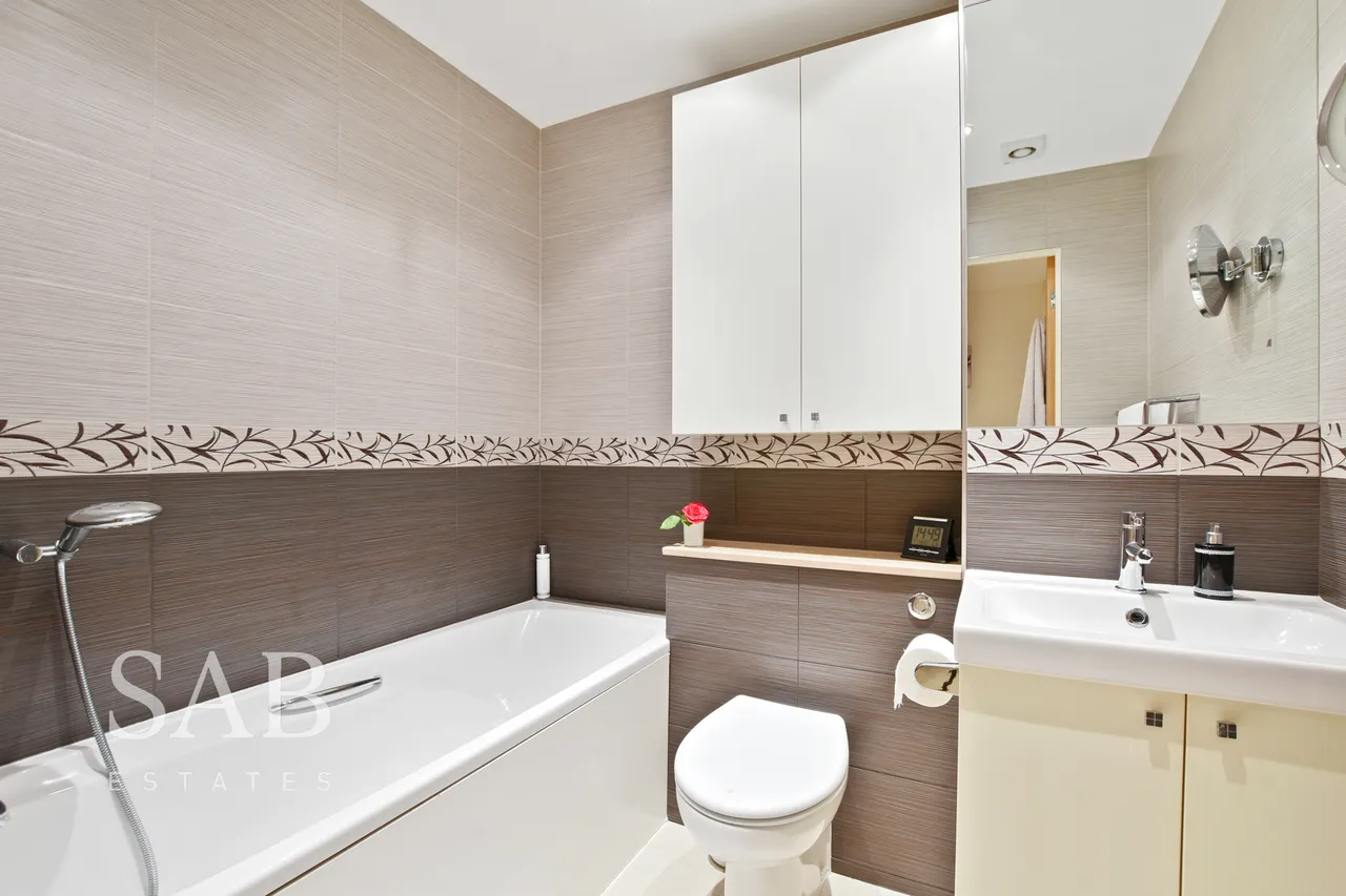 Greenford Road, UB6, photo 10
