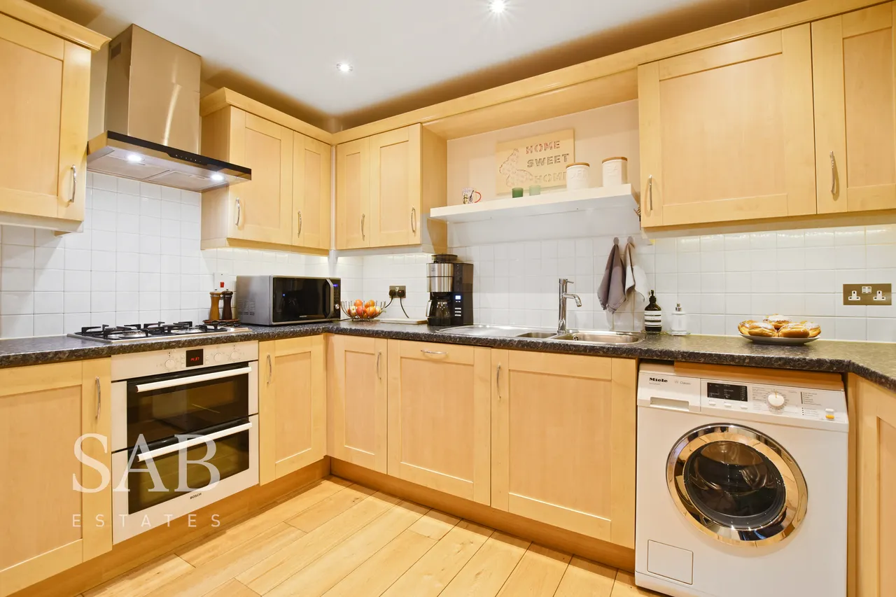 Greenford Road, UB6, photo 3