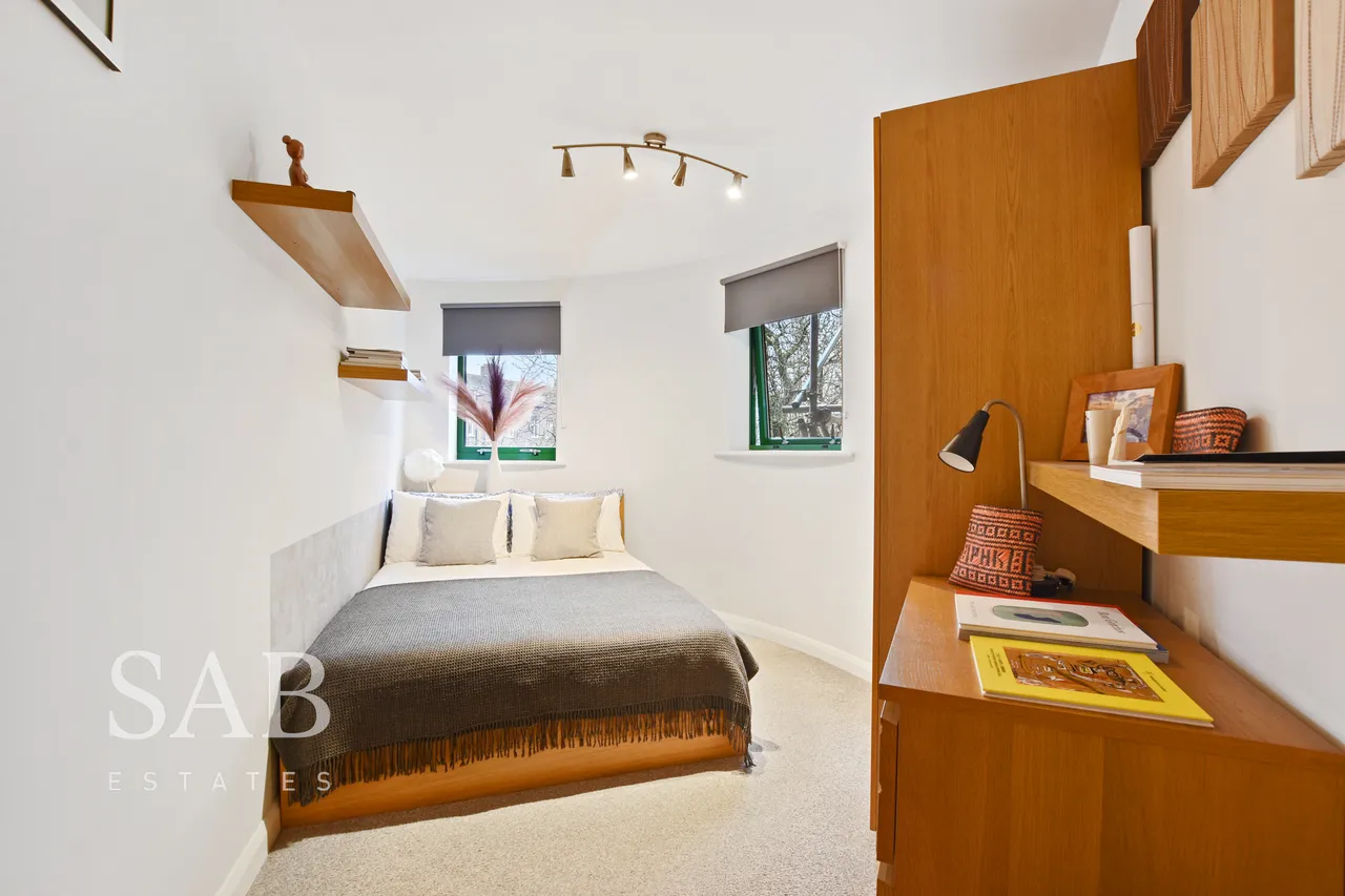 Greenford Road, UB6, photo 9