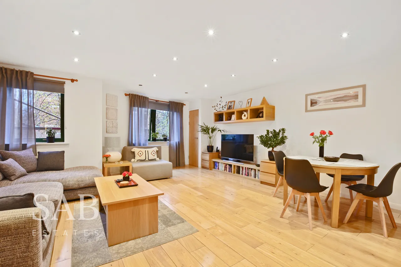 Greenford Road, UB6, photo 2