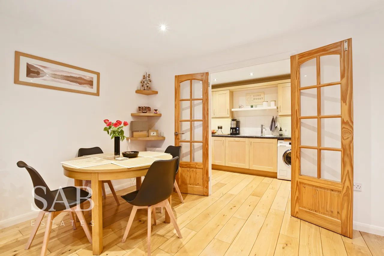 Greenford Road, UB6, photo 5