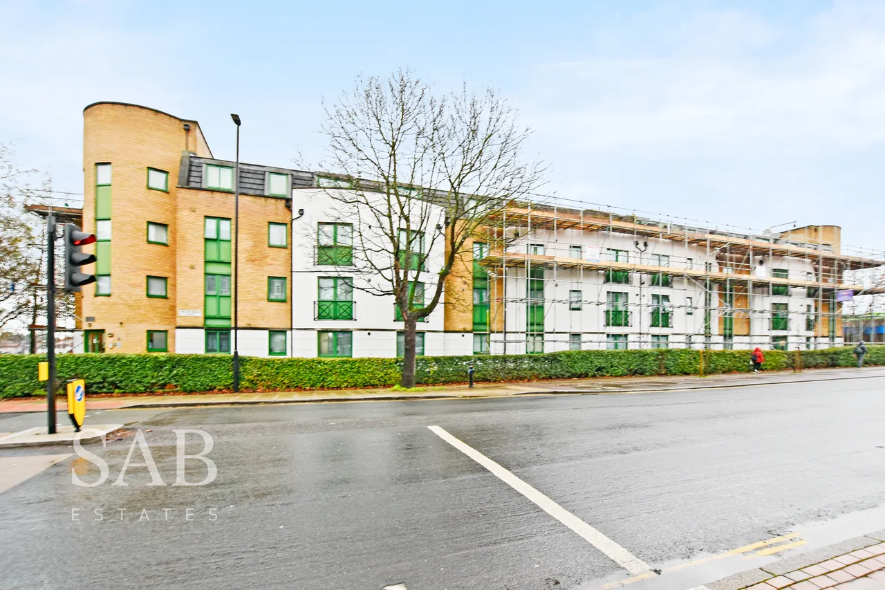 2 bed flat for sale, Greenford Road, UB6