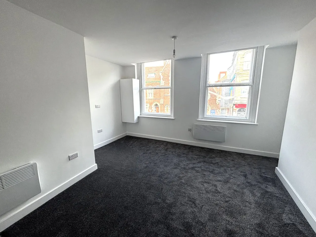 2 bed flat to rent, High Street, Gosport, PO12