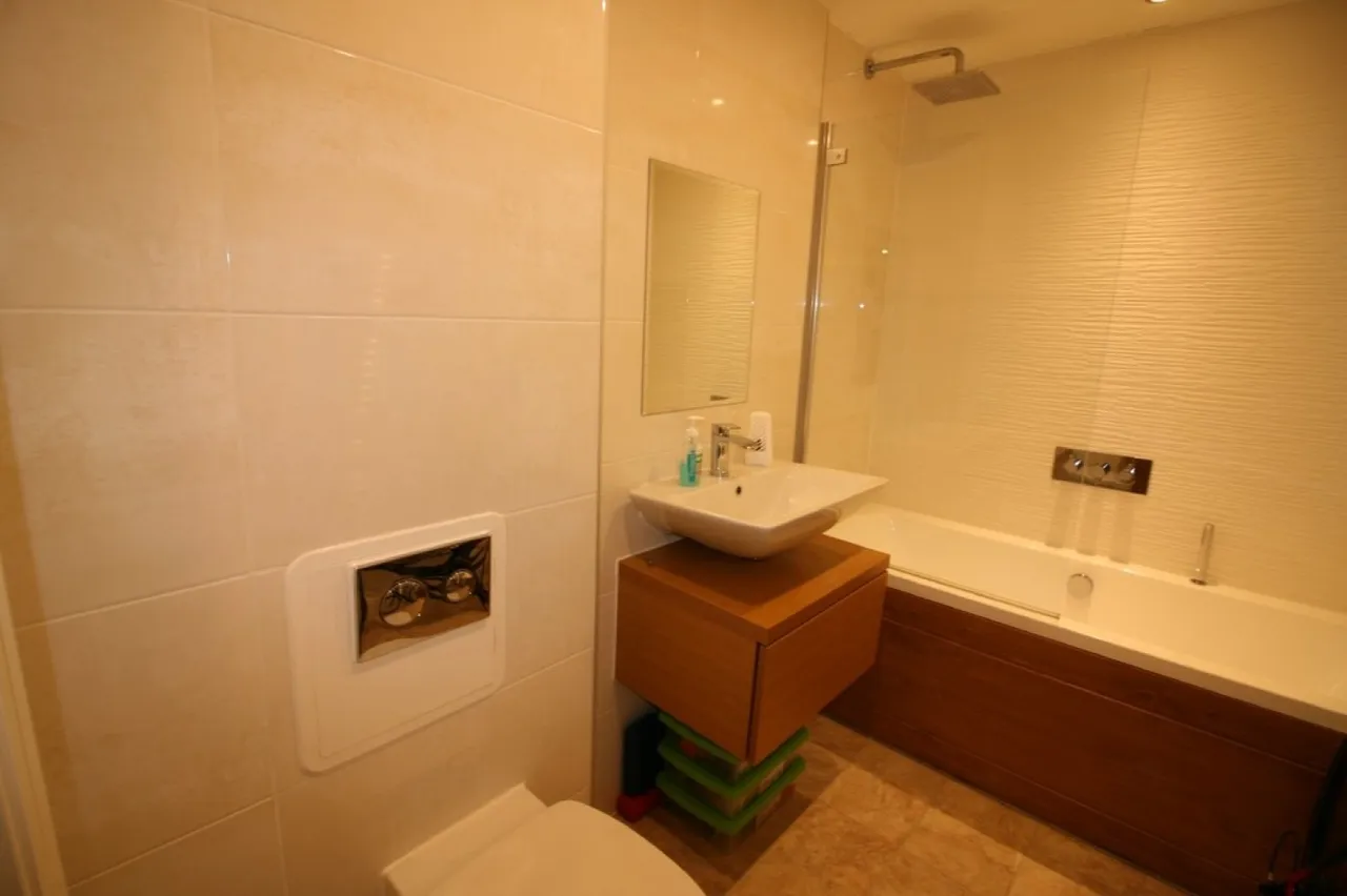 The Parade, Epsom, KT18, photo 7