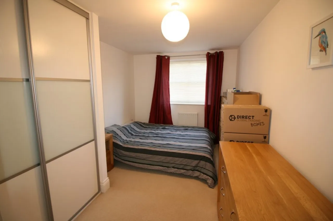 The Parade, Epsom, KT18, photo 5
