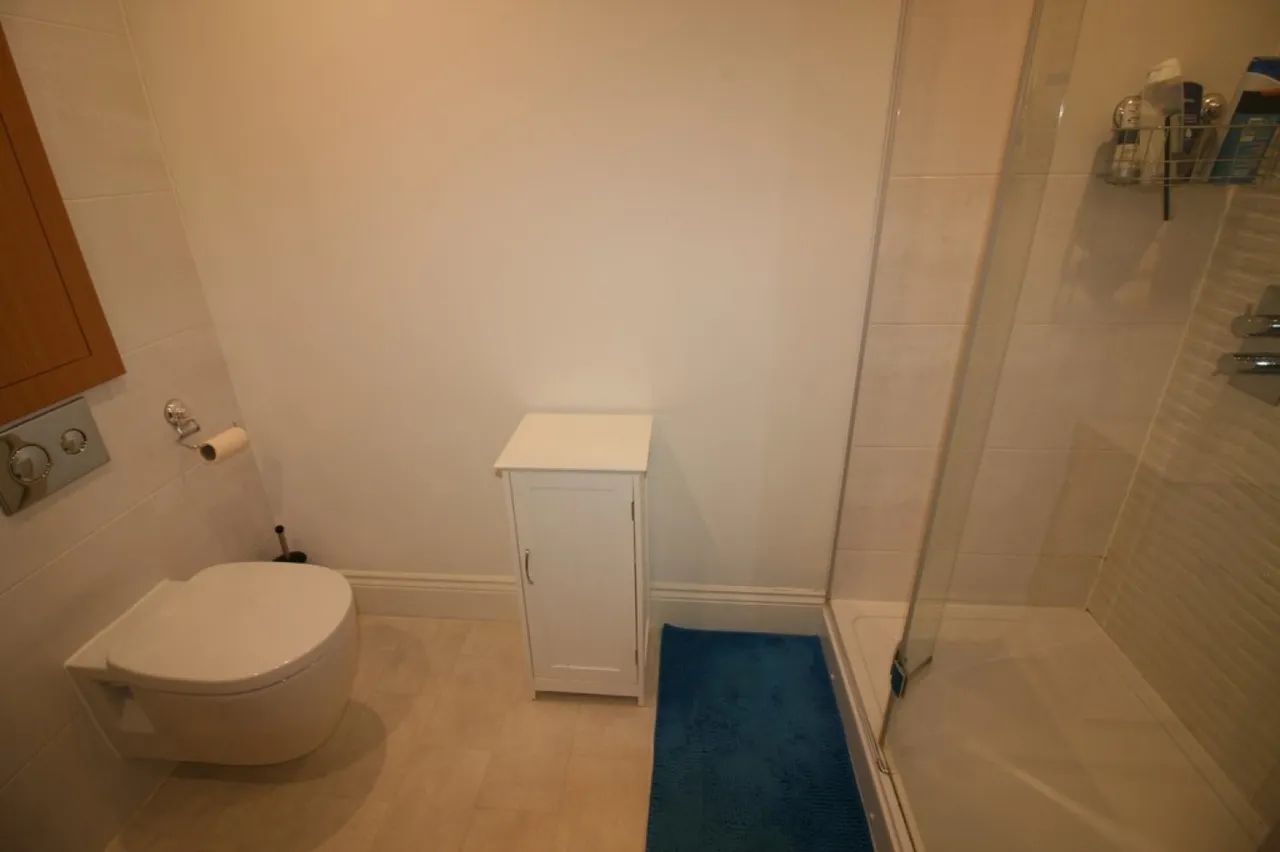 The Parade, Epsom, KT18, photo 6