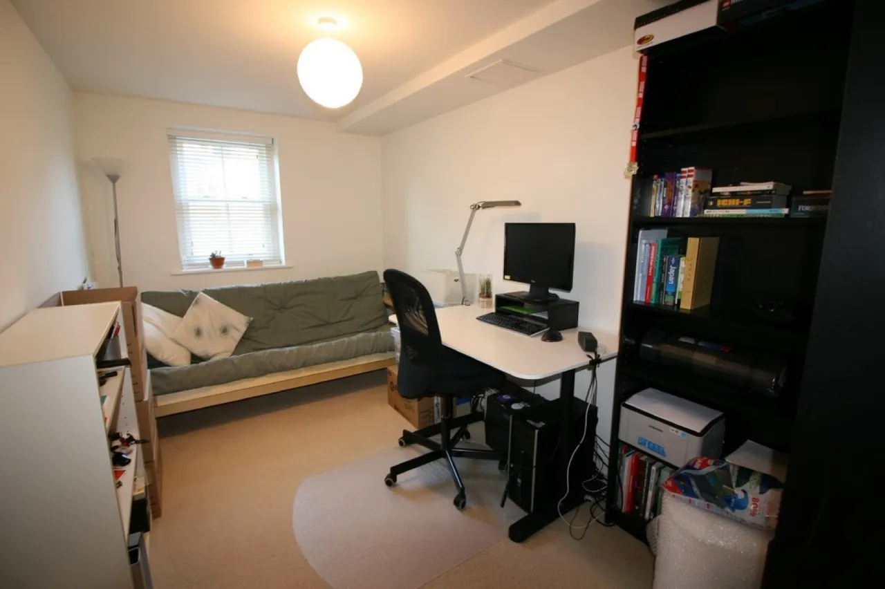 The Parade, Epsom, KT18, photo 4