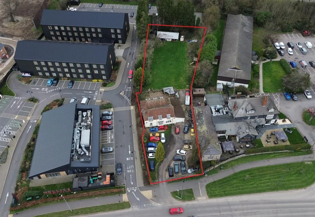 Little Orchard, Cribbs Causeway, Almondsbury, Bristol, BS10 7TL, photo 4