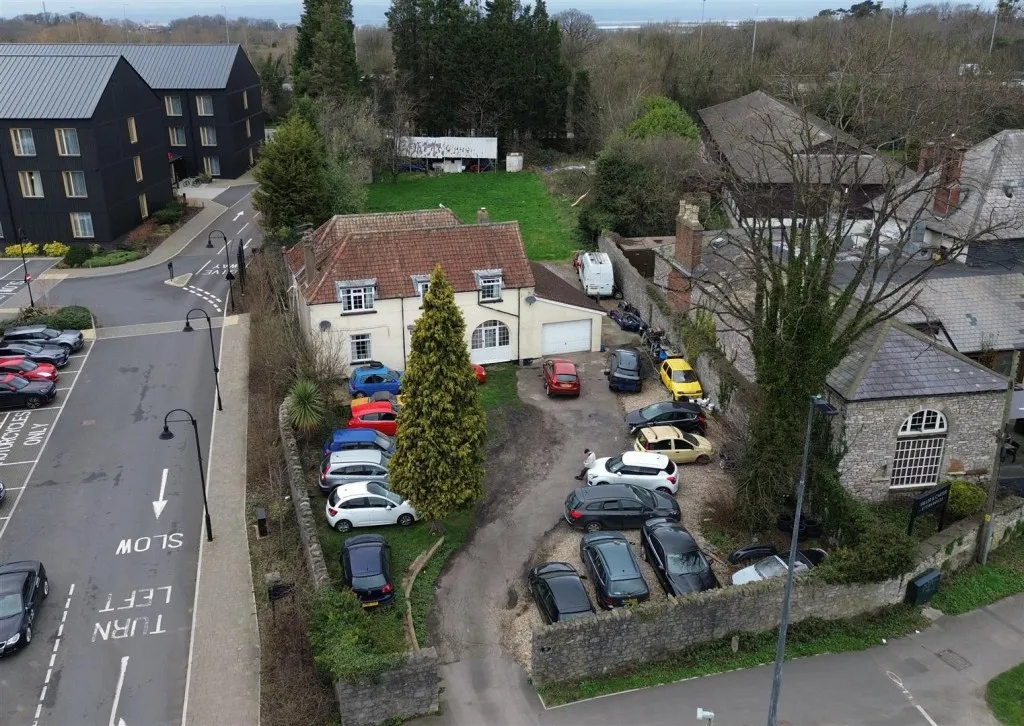 Little Orchard, Cribbs Causeway, Almondsbury, Bristol, BS10 7TL, photo 10