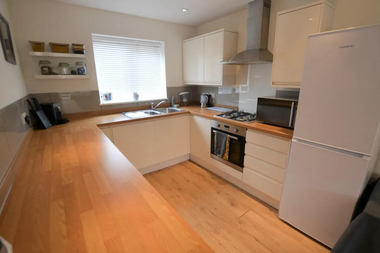 3 bed house for sale — Novers Lane, Bristol, BS4 1QR