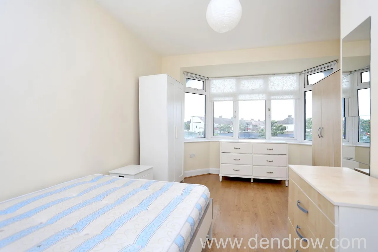 6 bed house for sale — 292 Western Avenue, London, W3 0PH