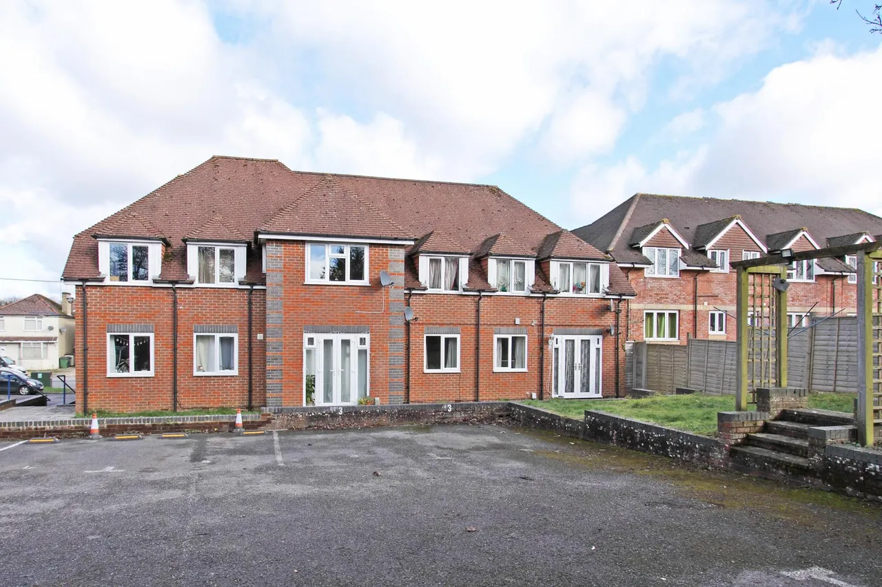 Andover Road, Ludgershall, SP11, photo 2