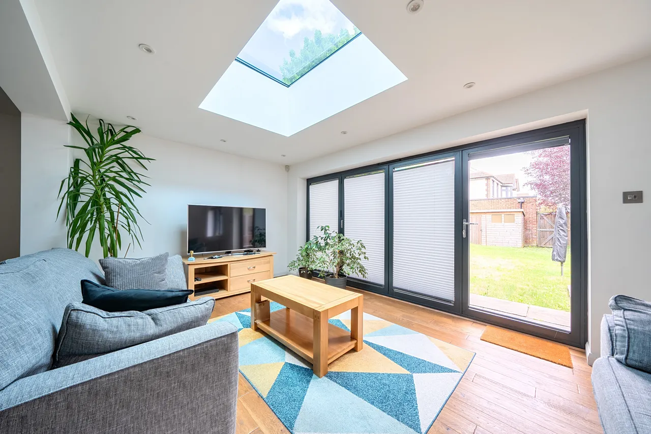 180a Tolworth Rise South, Surbiton, photo 2