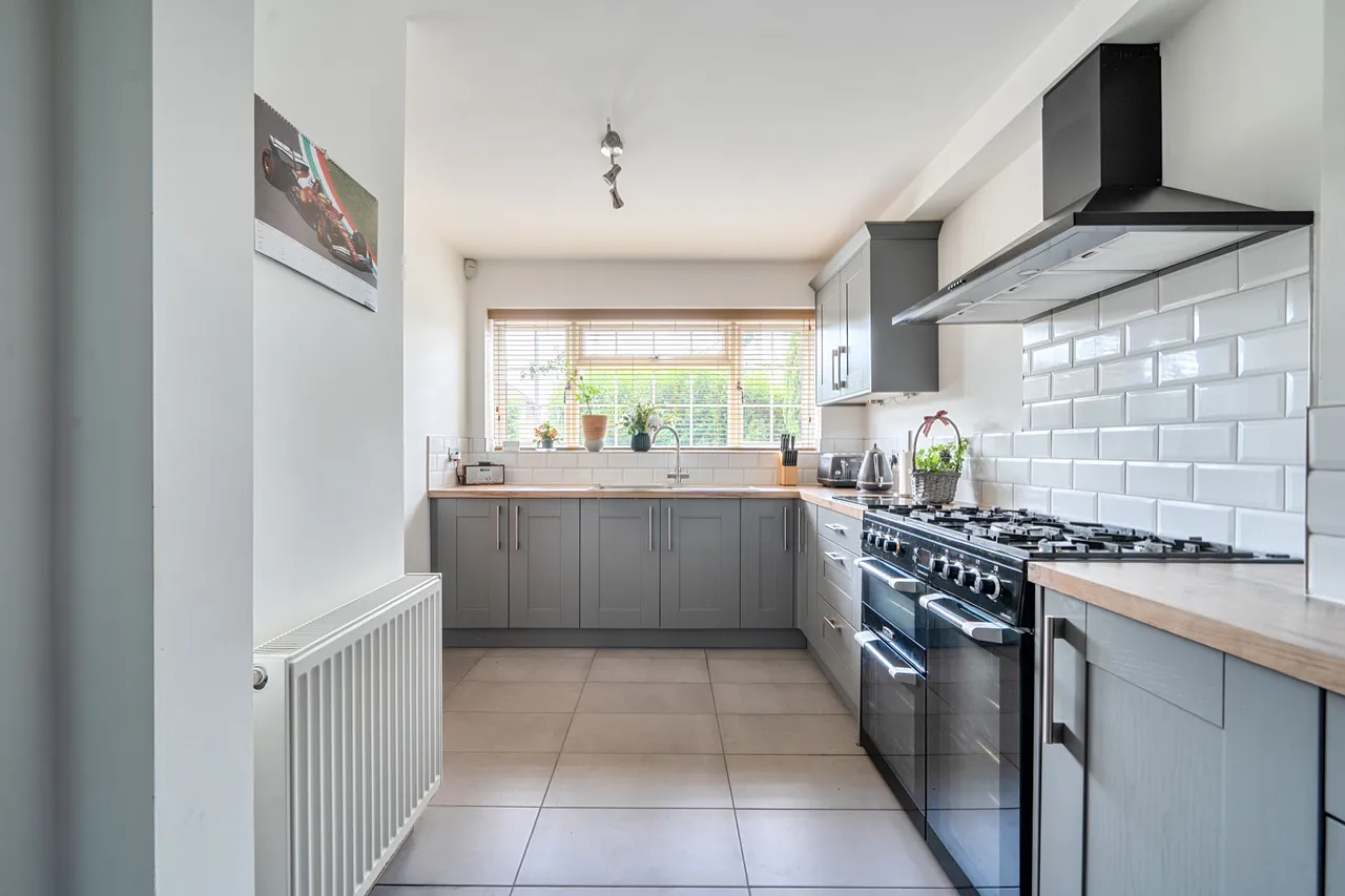 180a Tolworth Rise South, Surbiton, photo 6