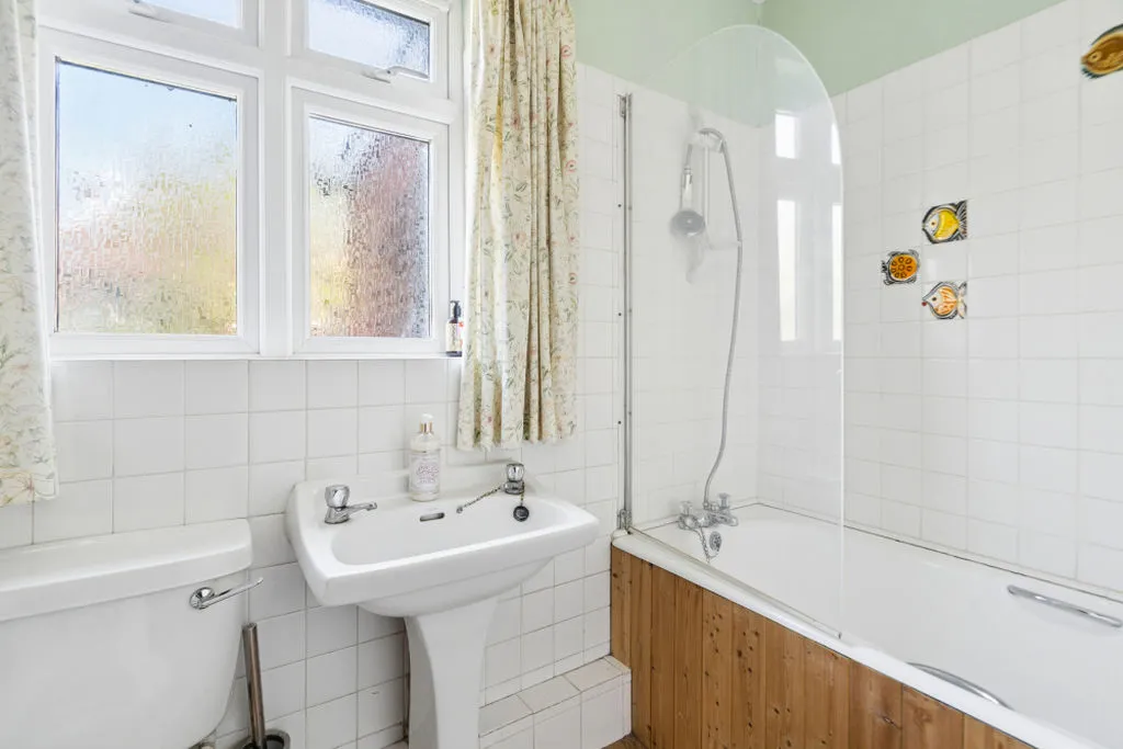 Chalklands, Bourne End SL8 5TJ, photo 11