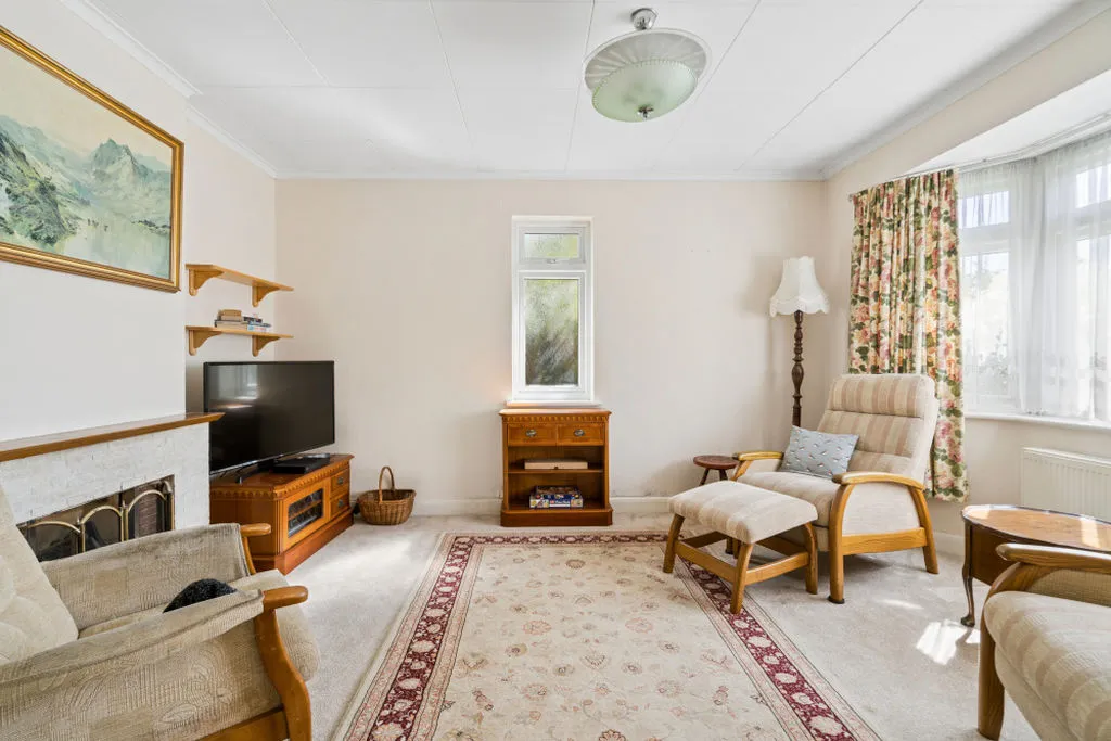 Chalklands, Bourne End SL8 5TJ, photo 2