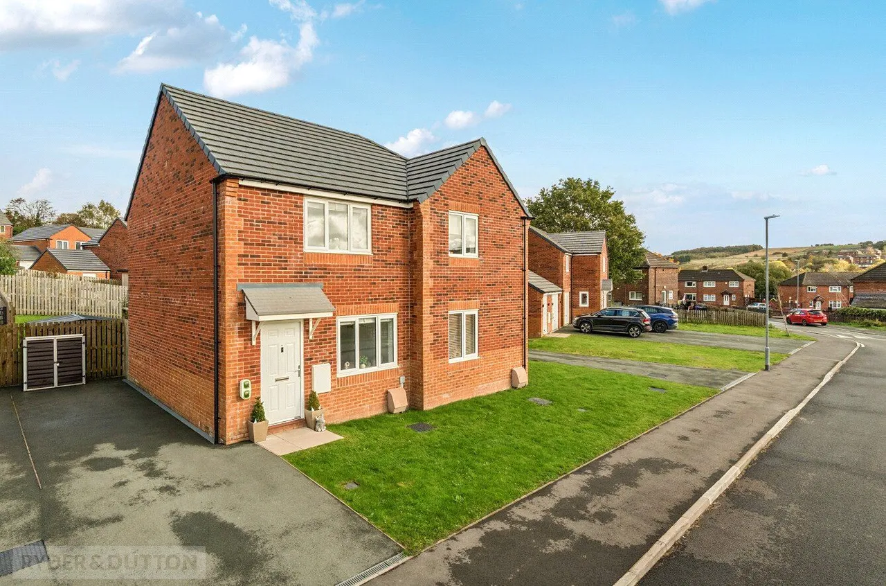 2 bed house for sale, Spring Mill Avenue, Whitworth, OL12