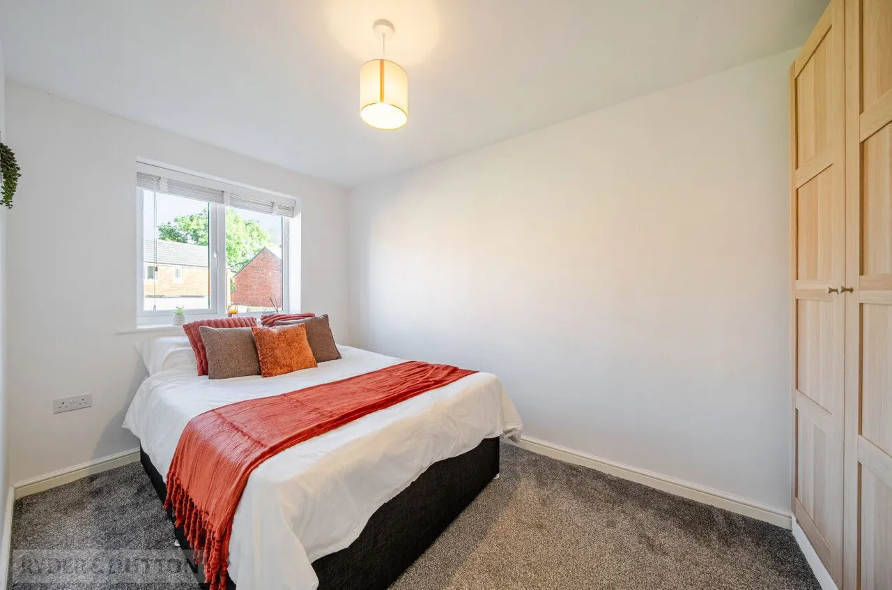 Spring Mill Avenue, Whitworth, OL12, photo 12