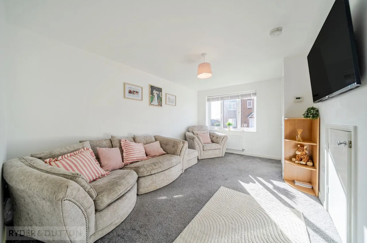 Spring Mill Avenue, Whitworth, OL12, photo 2