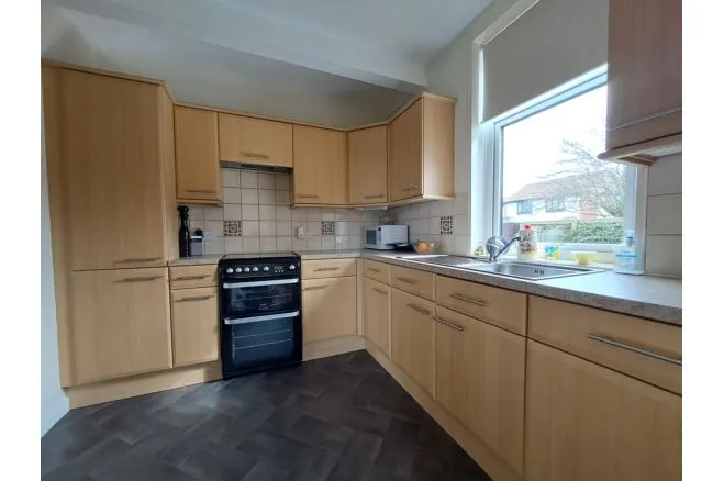 Marlborough Avenue, Whitby, photo 8