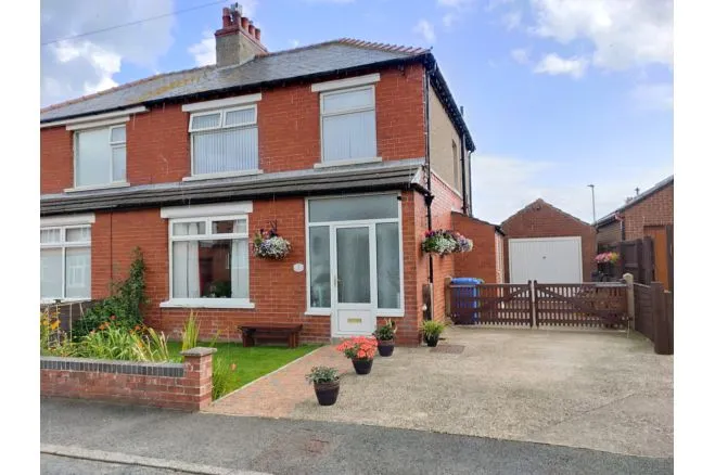 3 bed house for sale — Marlborough Avenue, Whitby