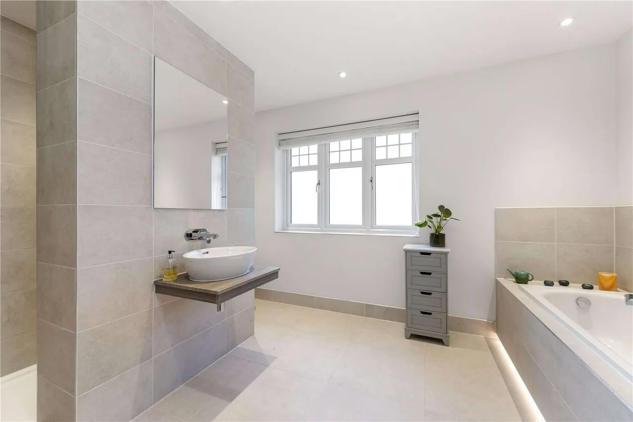 Leith Way, Cranleigh, GU6, photo 12