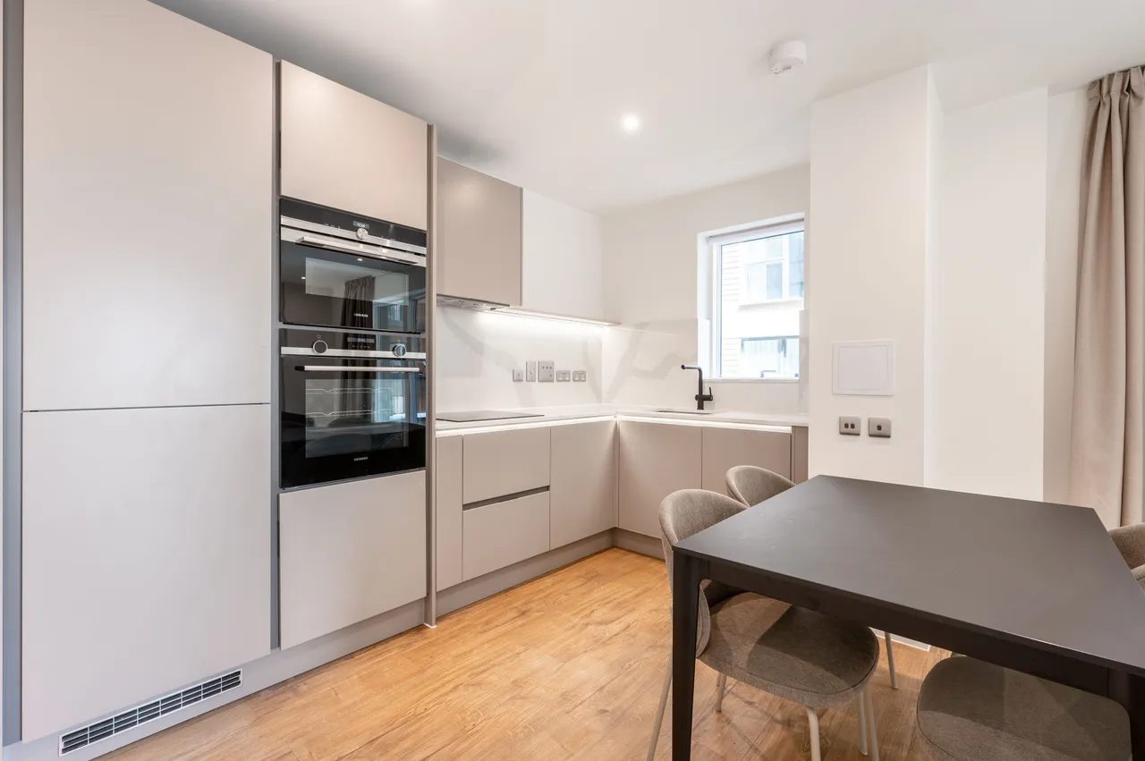 London, NW9, photo 2