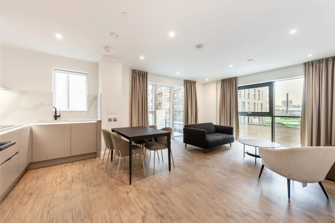 2 bed flat to rent, London, NW9