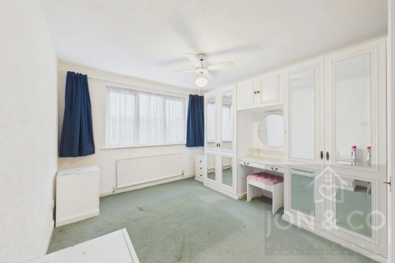 Edges Court, Moulton, NN3, photo 13