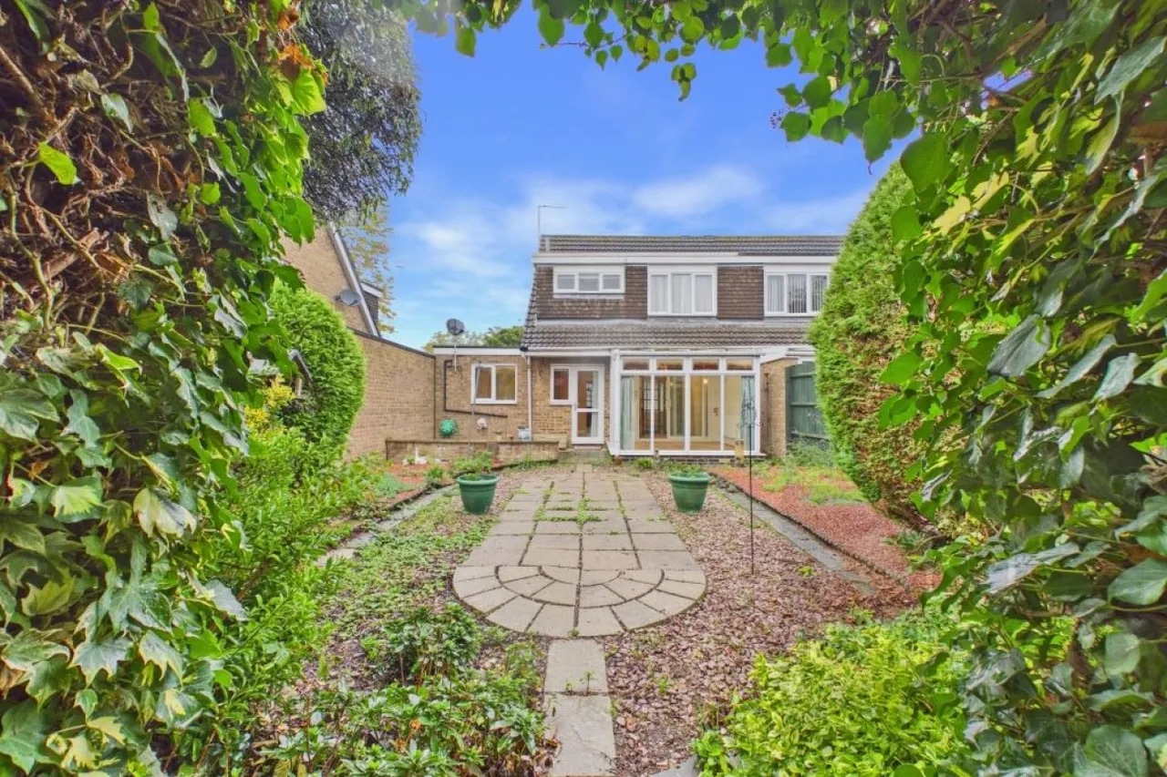 Edges Court, Moulton, NN3, photo 4