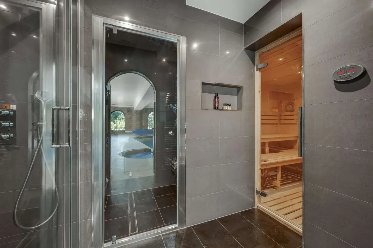 East Road, Weybridge, KT13, photo 12
