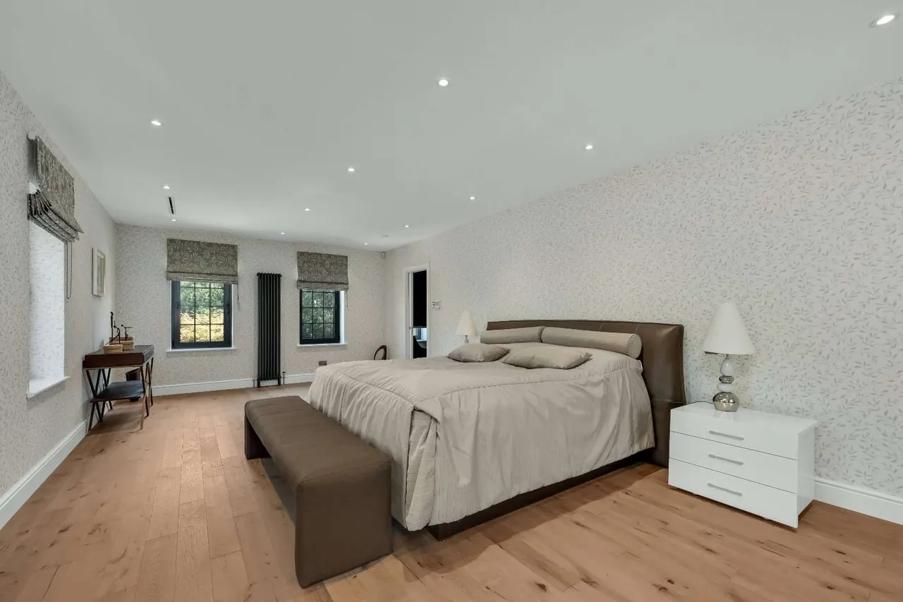 East Road, Weybridge, KT13, photo 16