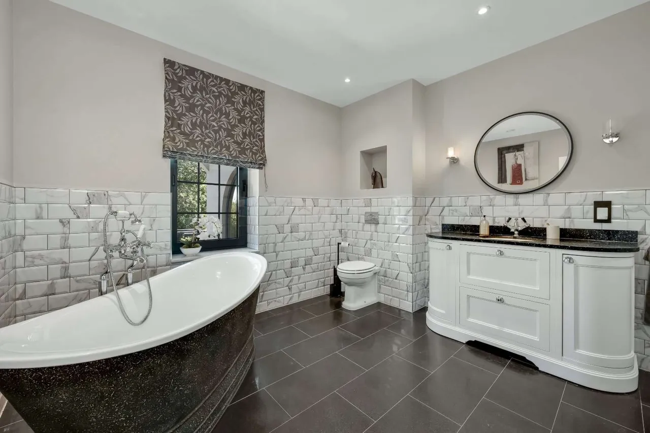 East Road, Weybridge, KT13, photo 18