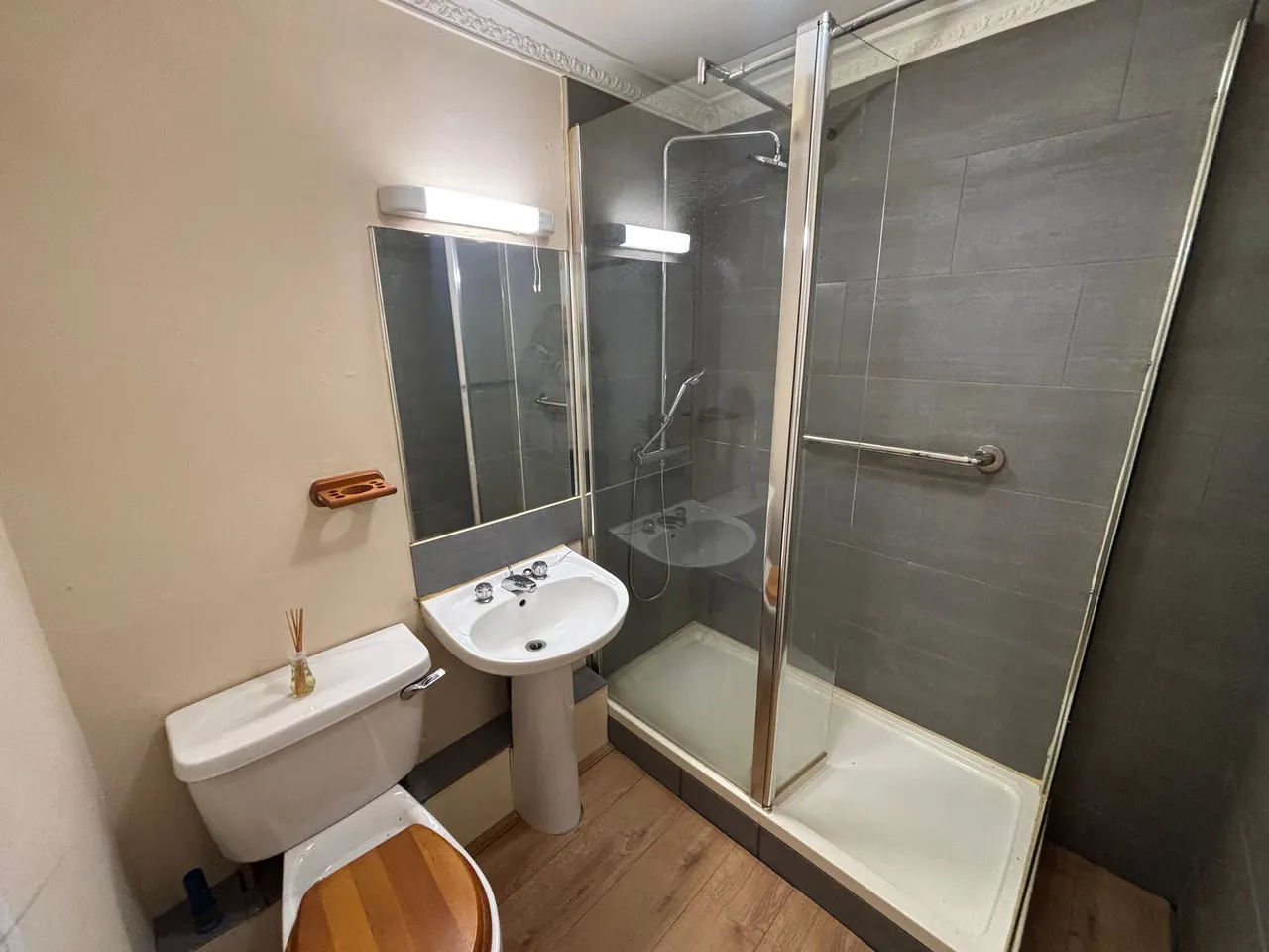 Flat 5, The Gables, London, 125 Harrow Road, E11 3PX, photo 6