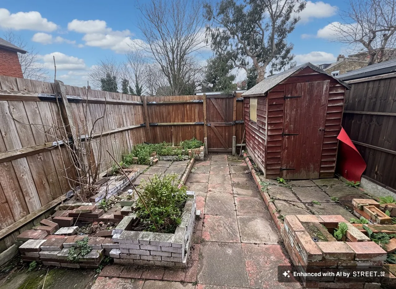 Flat 5, The Gables, London, 125 Harrow Road, E11 3PX, photo 2