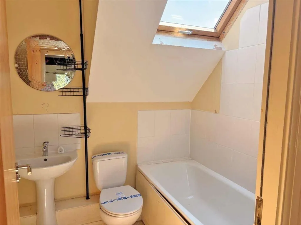 Armley Lodge Road, Leeds, LS12, photo 5