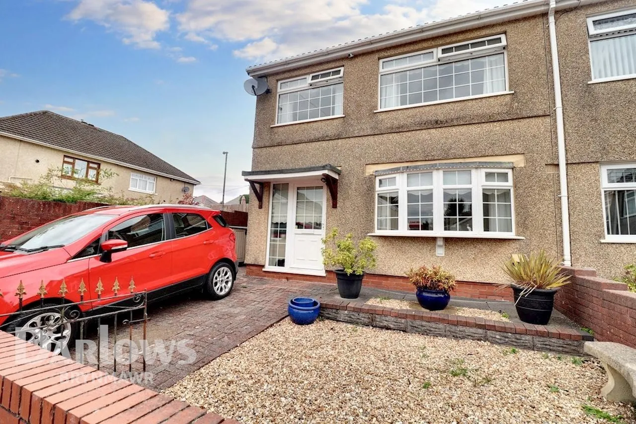 3 bed house for sale, Llangattwg Close, Ebbw Vale