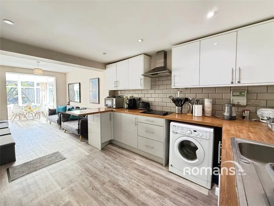 Chairborough Road, High Wycombe, HP12, photo 2