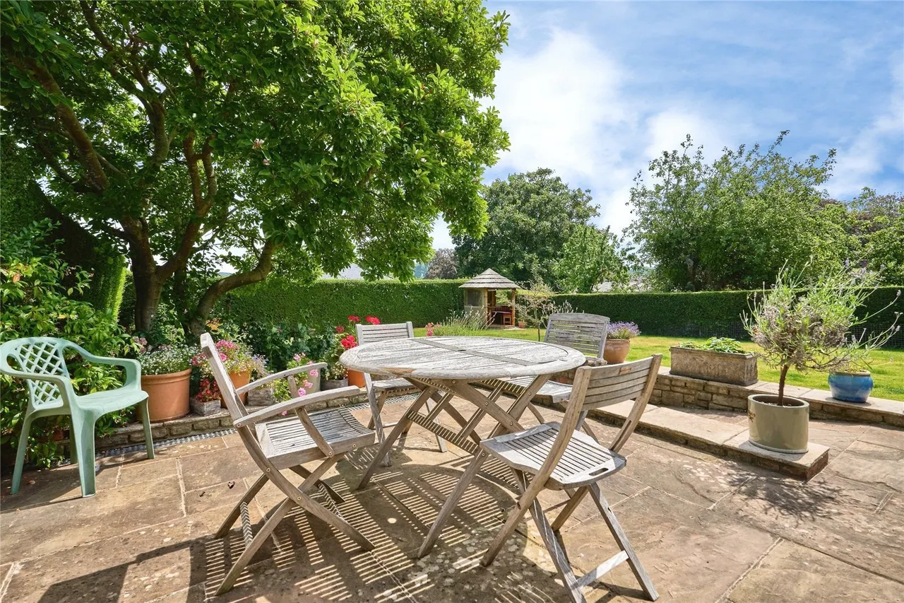 St. Johns Road, Newport, PO30, photo 6