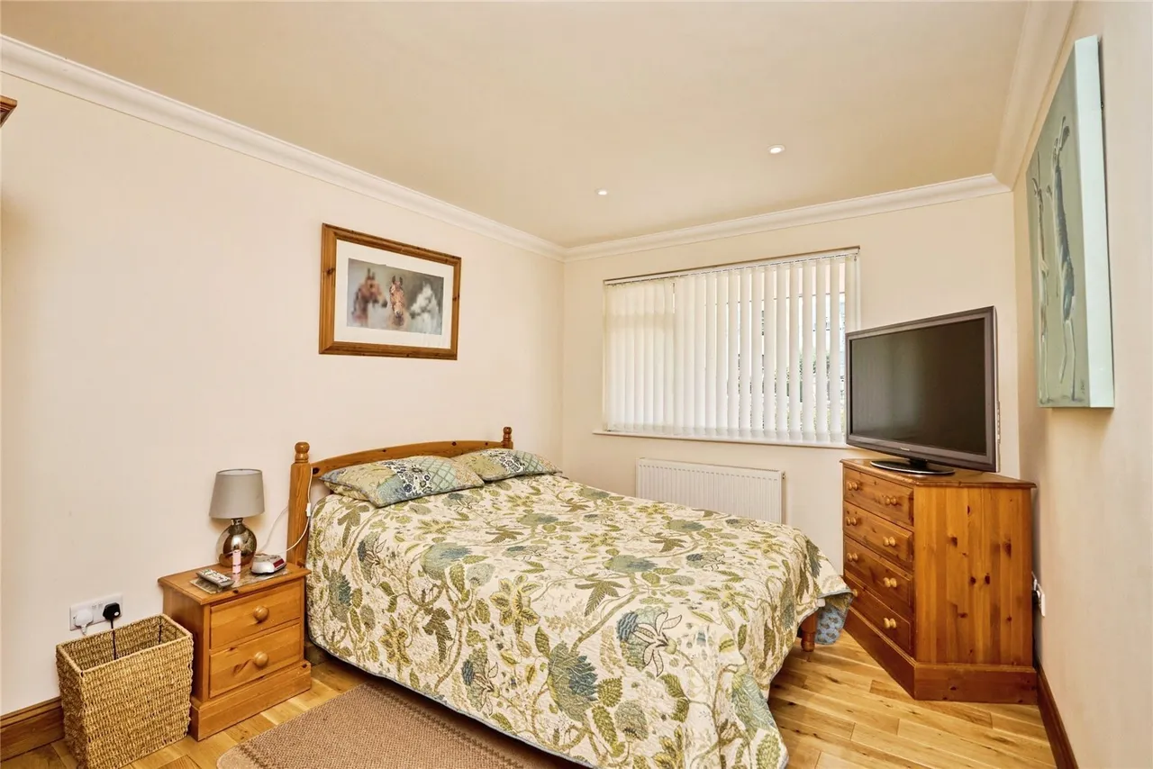 St. Johns Road, Newport, PO30, photo 17