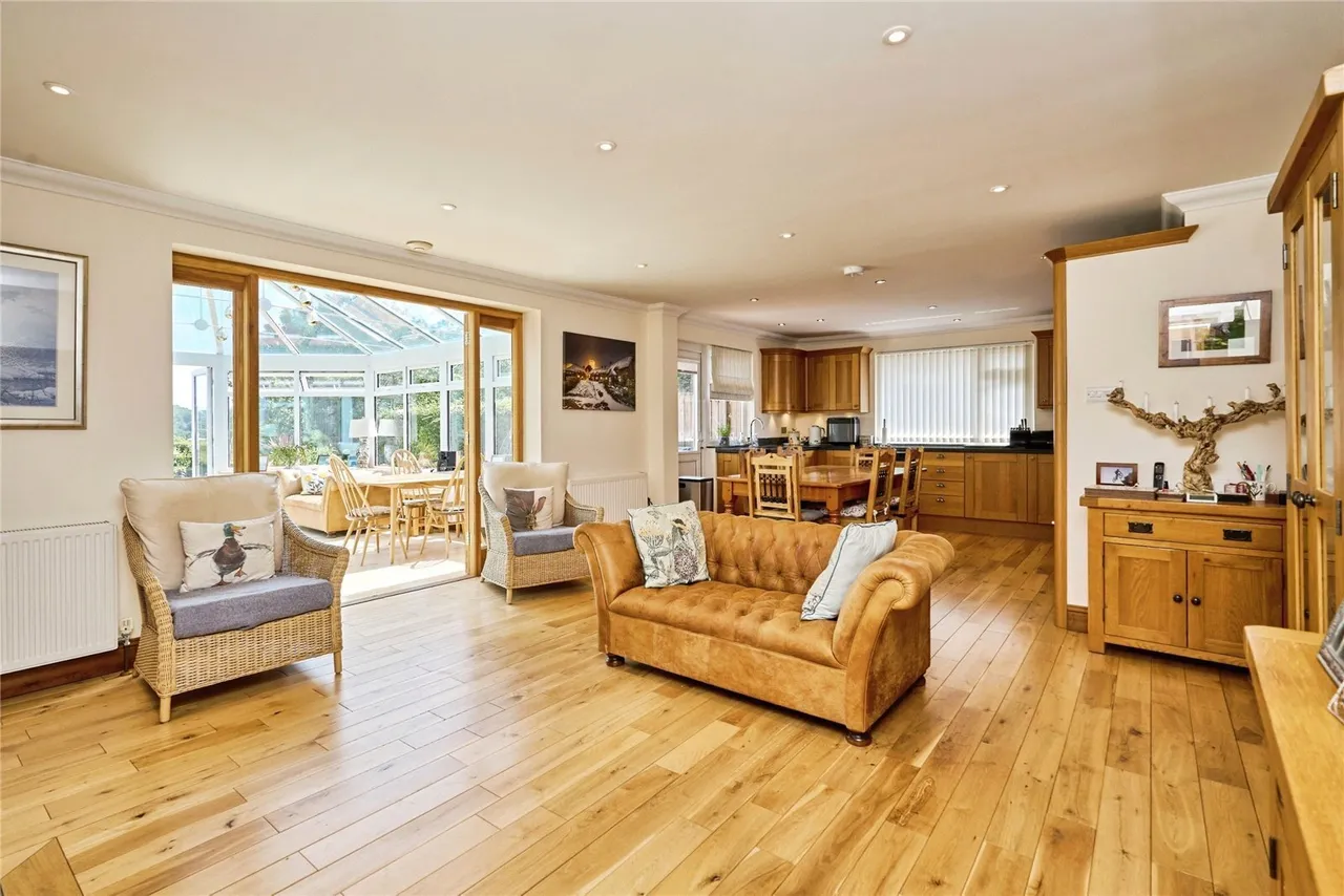 St. Johns Road, Newport, PO30, photo 12