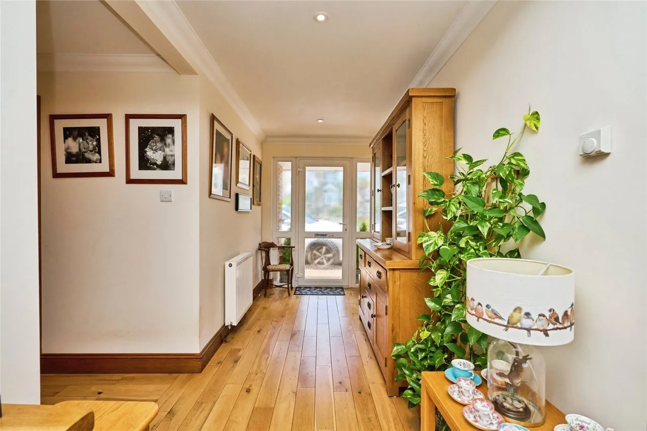 St. Johns Road, Newport, PO30, photo 9