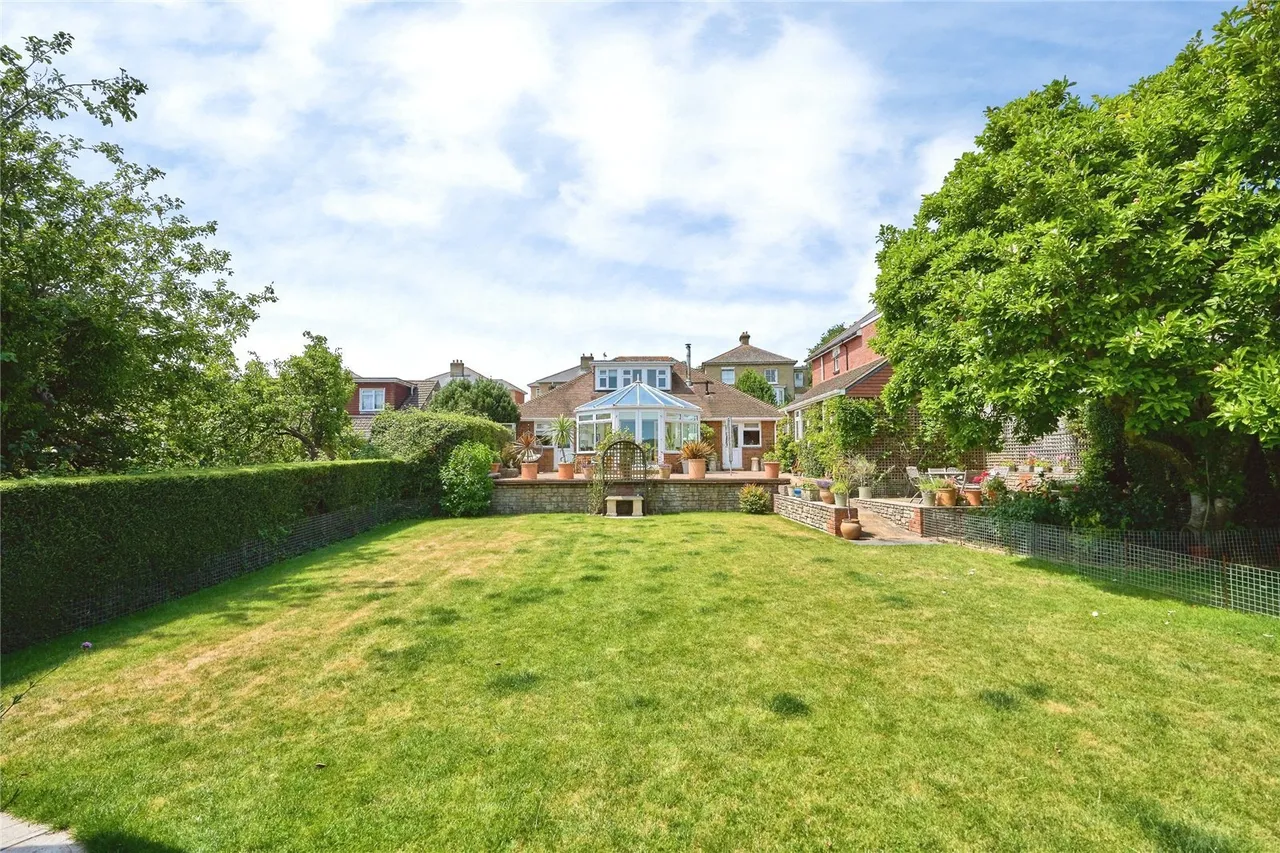 St. Johns Road, Newport, PO30, photo 3
